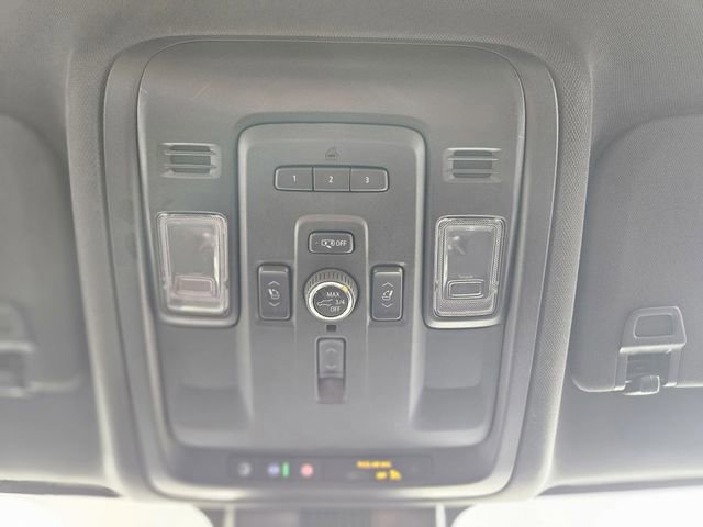 Used 2023 Chevrolet Suburban Premier image 25