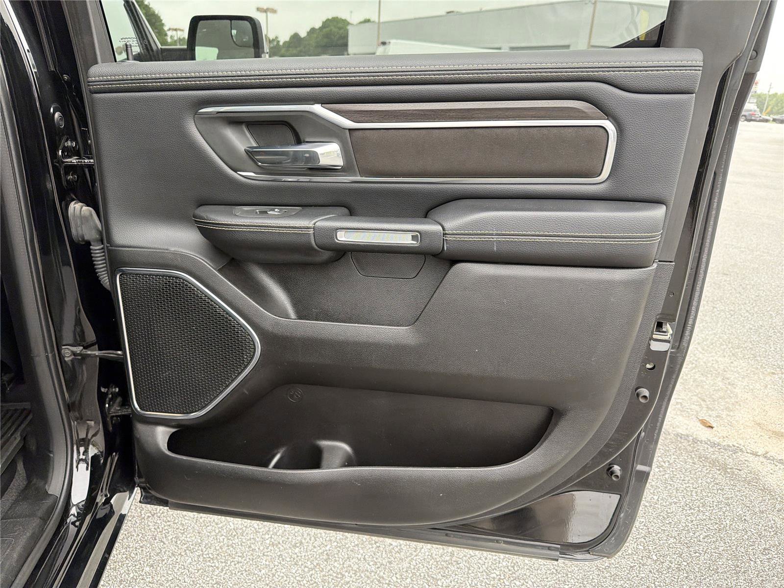 Used 2025 RAM 1500 Laramie AWD/4WD image 15