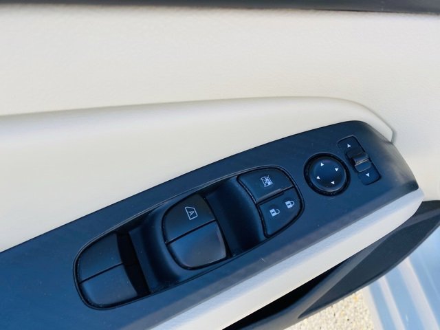 Used 2025 Nissan Altima 2.5 SV image 21