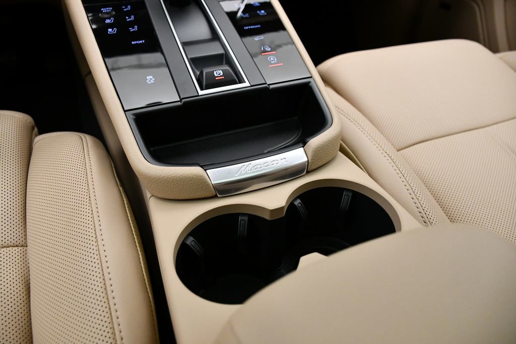 Certified 2025 Porsche Macan image 33