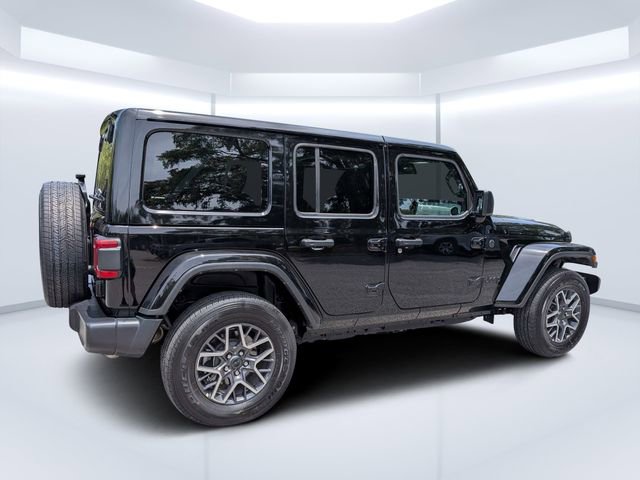Used 2025 Jeep Wrangler Unlimited Sahara AWD/4WD image 3
