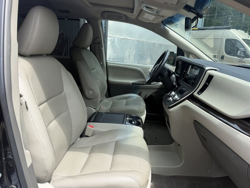 Used 2015 Toyota Sienna XLE w/ XLE Navigation Package AWD/4WD image 64