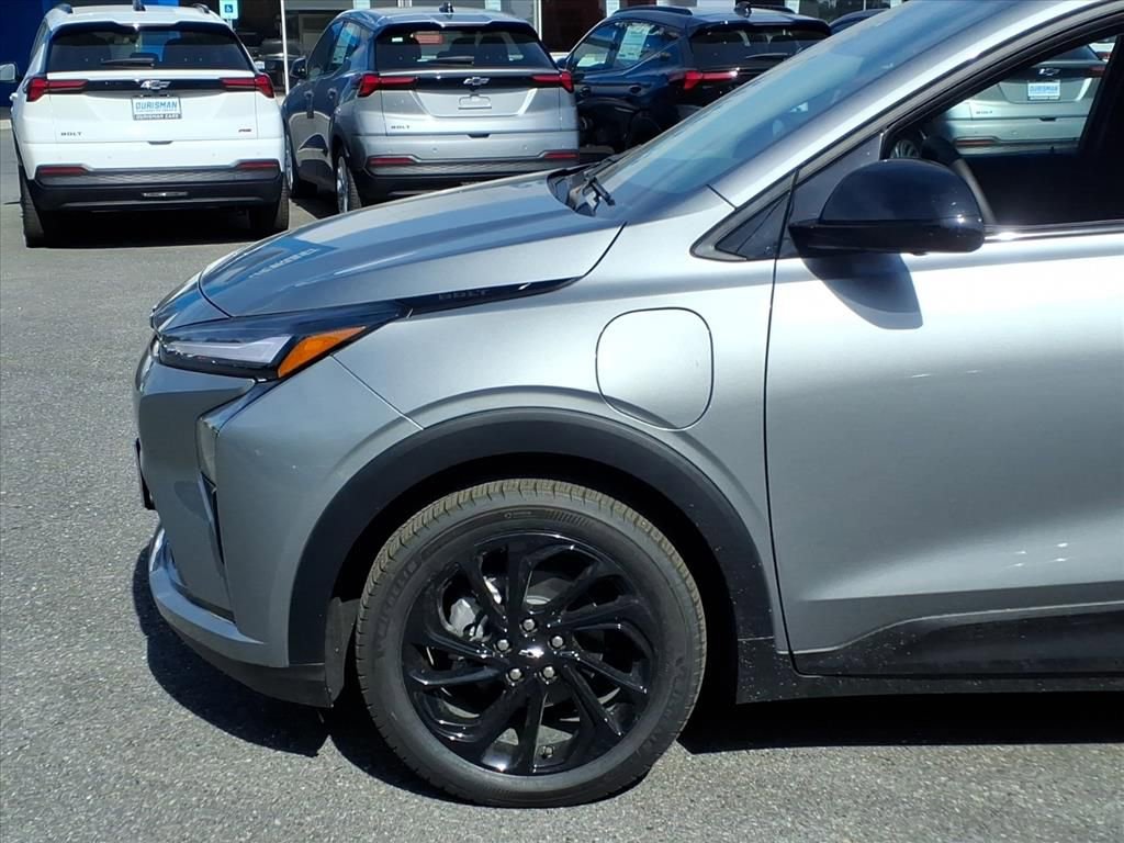New 2027 Chevrolet Bolt RS w/ Technology Package FWD image 7