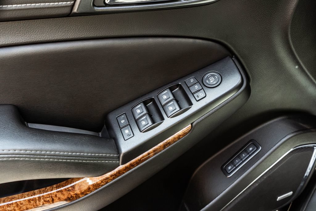 Used 2020 Chevrolet Tahoe Premier w/ RST Edition AWD/4WD image 17