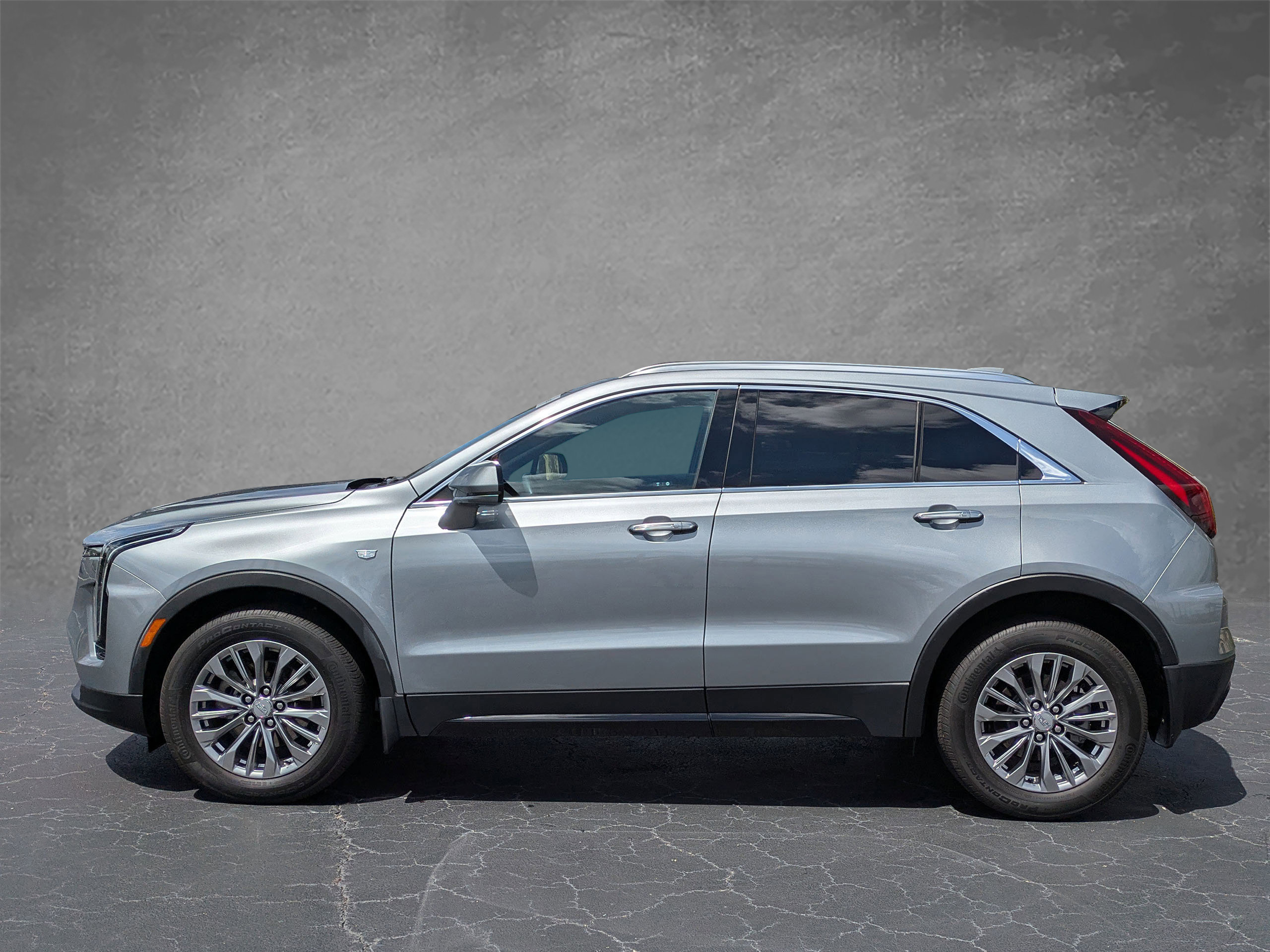 Certified 2024 Cadillac XT4 Premium Luxury image 3