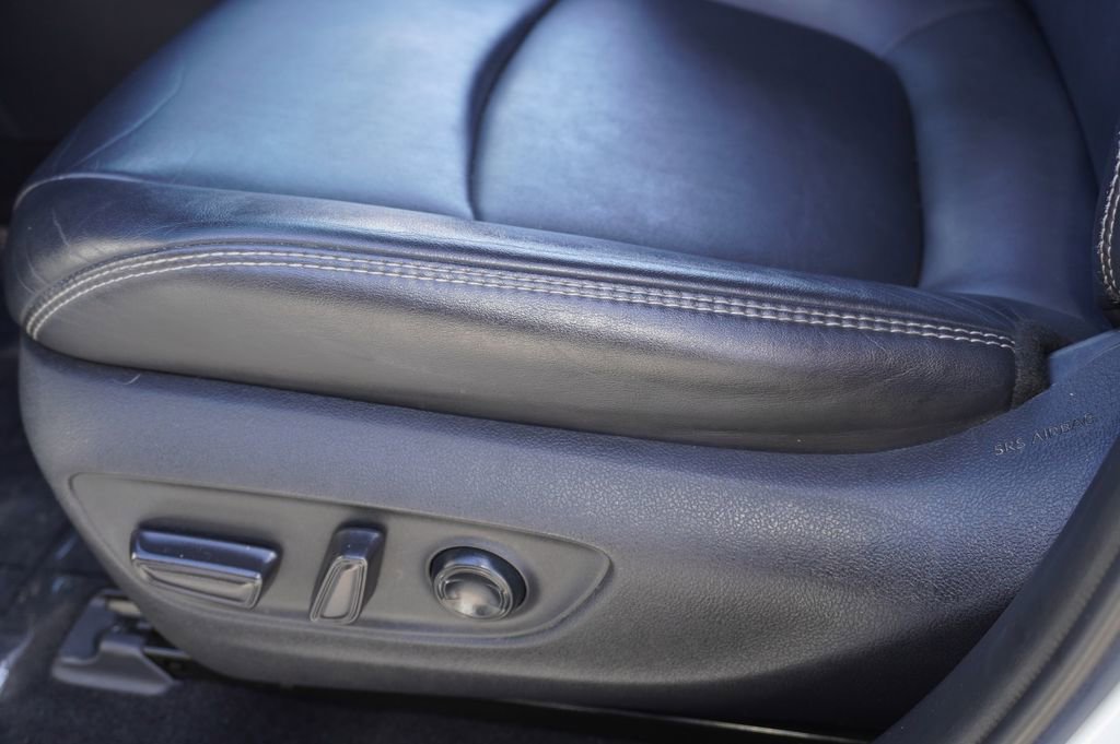 Used 2019 Toyota RAV4 Limited w/ Carpet Mat Package AWD/4WD image 13