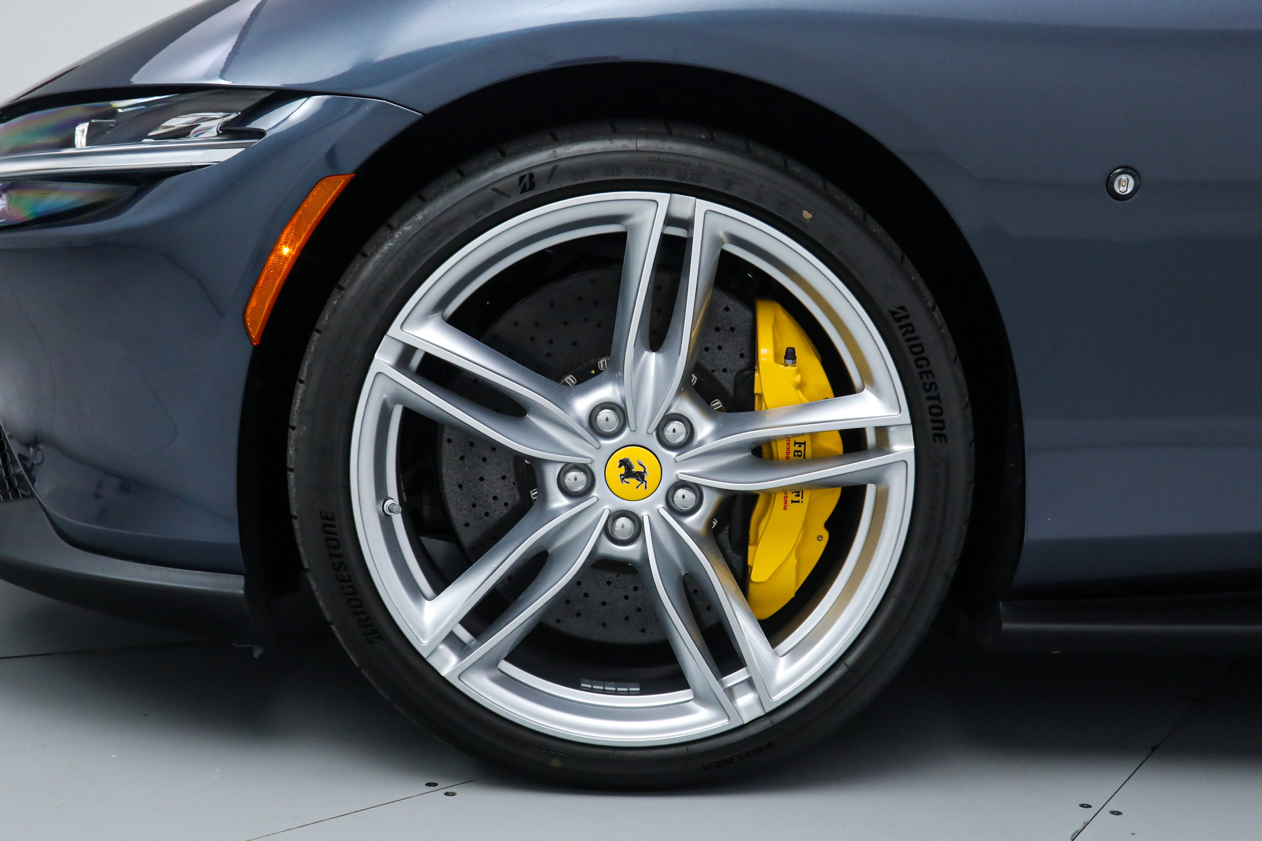 Certified 2025 Ferrari Roma Spider RWD image 42