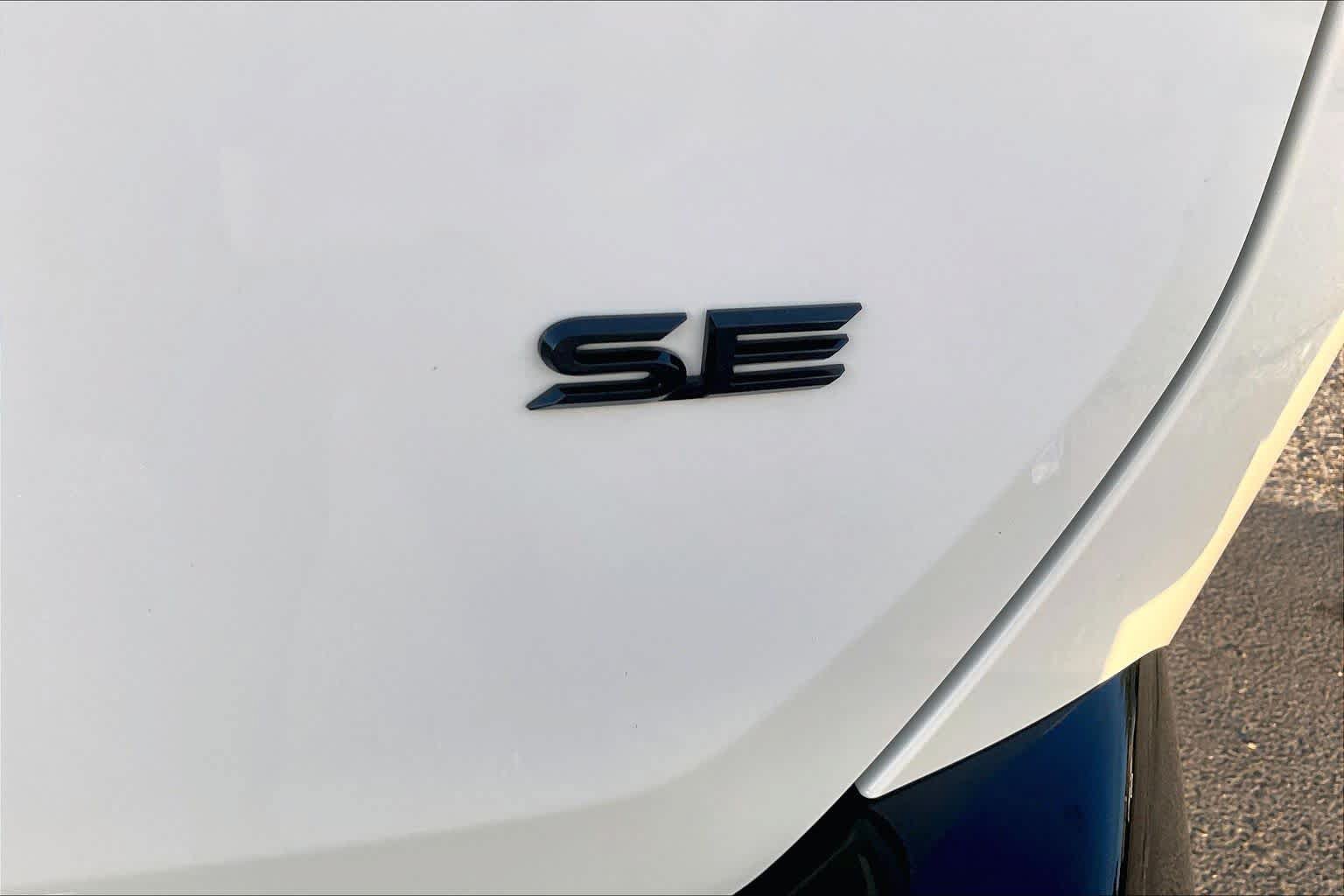Used 2026 Toyota RAV4 SE FWD image 10
