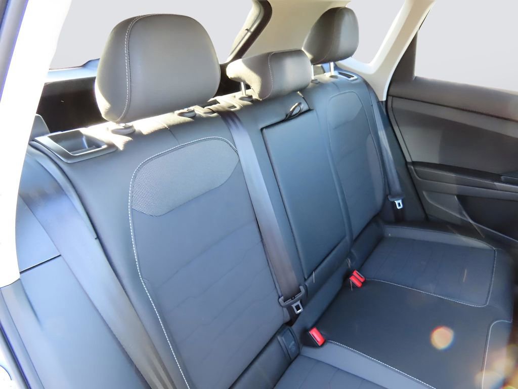 New 2025 Volkswagen Taos SE image 16