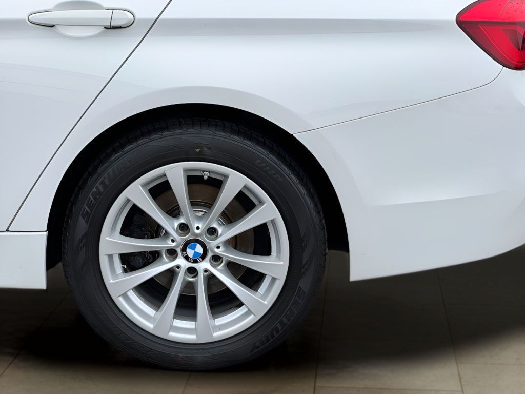 Used 2016 BMW 320i xDrive Sedan AWD/4WD image 35