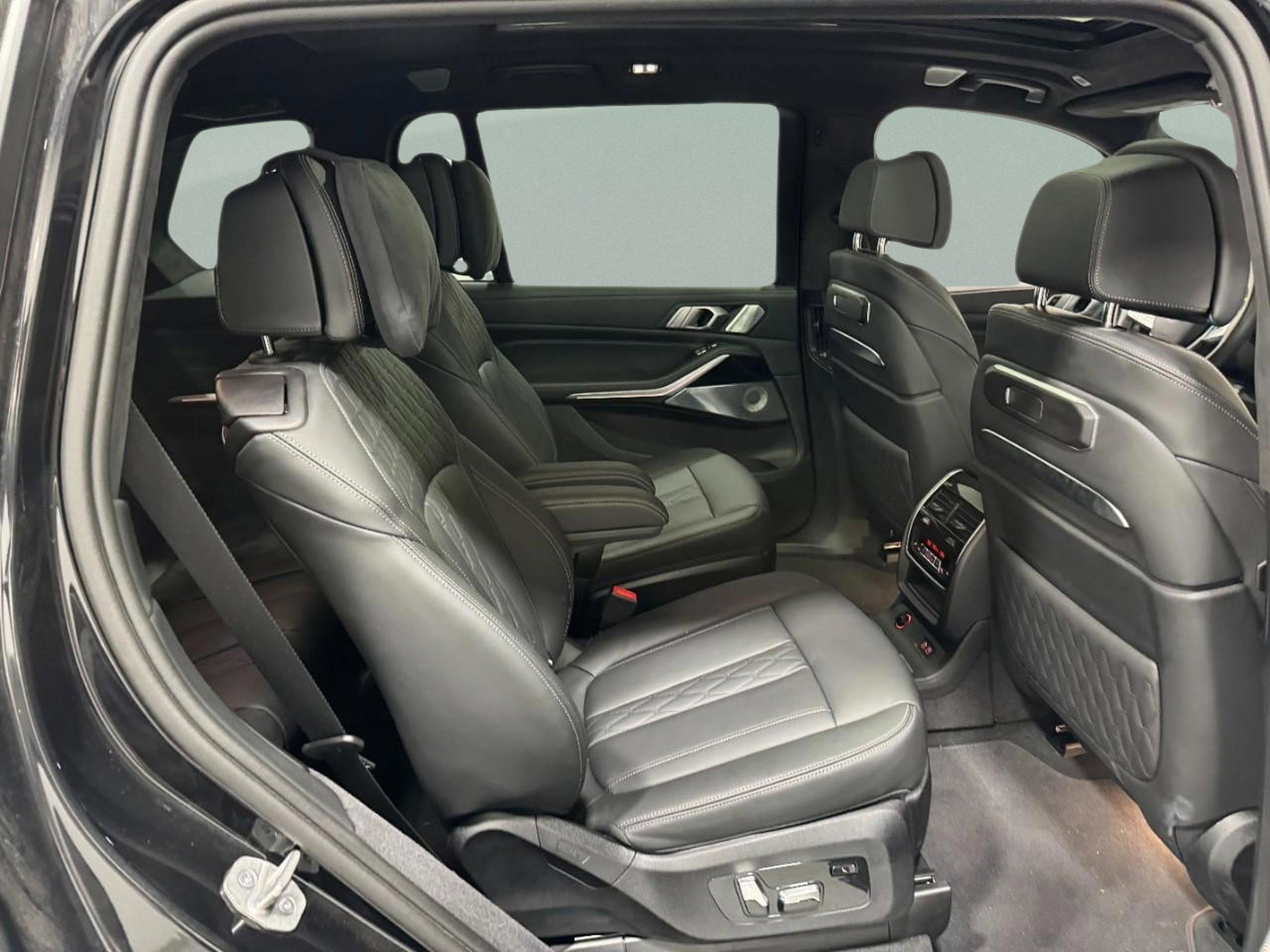 Certified 2024 BMW ALPINA XB7 ALPINA XB7 image 12