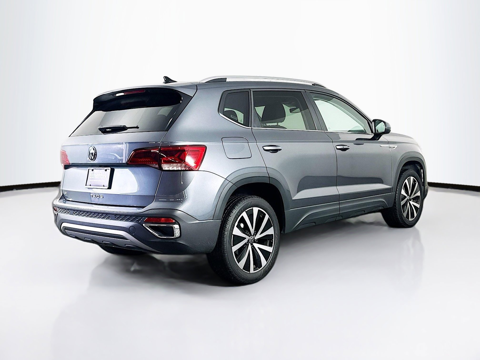 Used 2024 Volkswagen Taos SE image 9