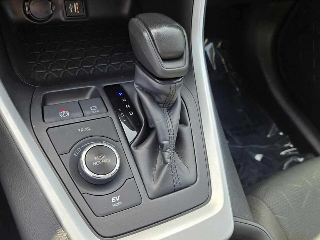 Used 2024 Toyota RAV4 XLE AWD/4WD image 19