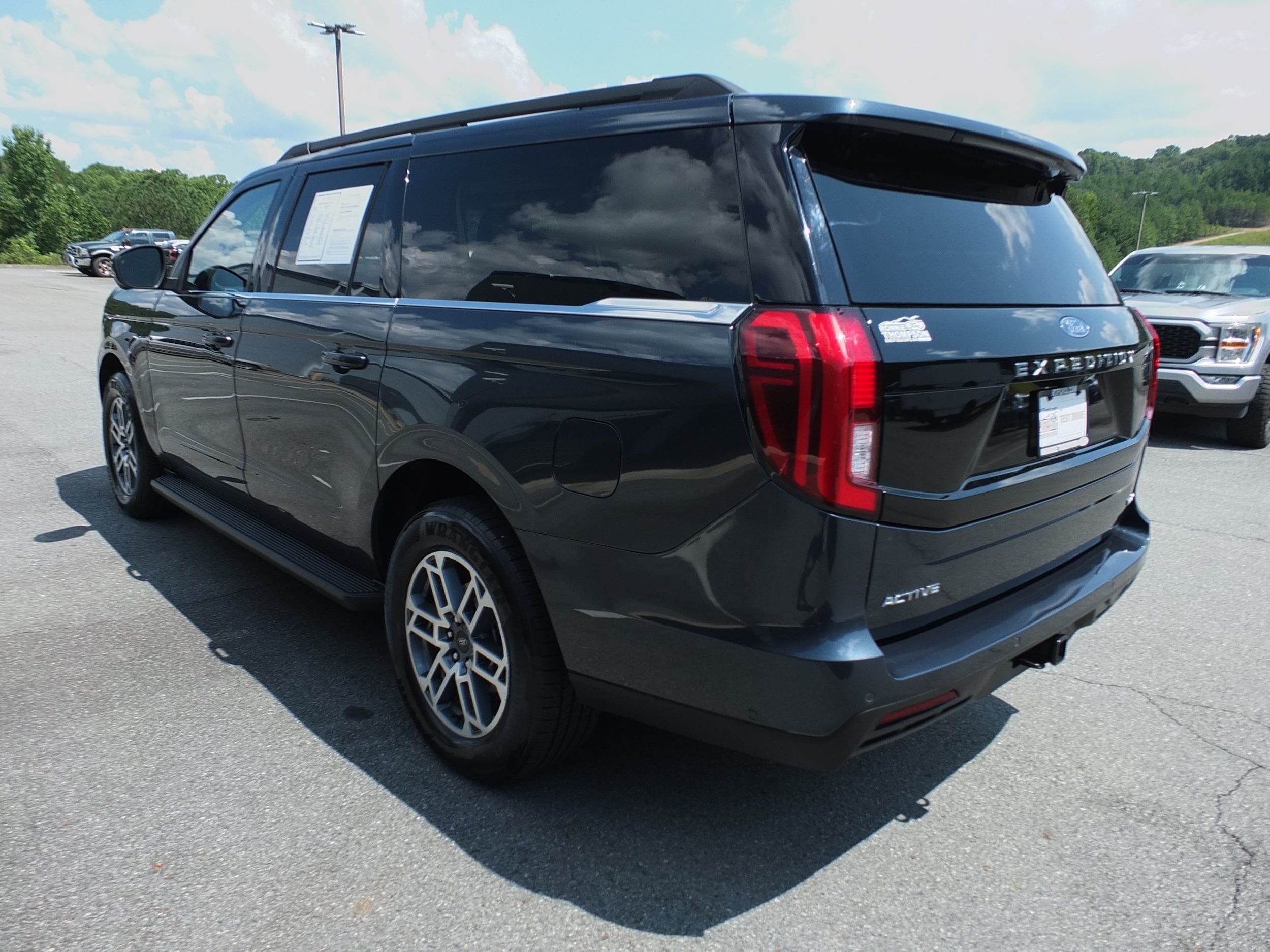 Used 2025 Ford Expedition Max Active RWD image 5