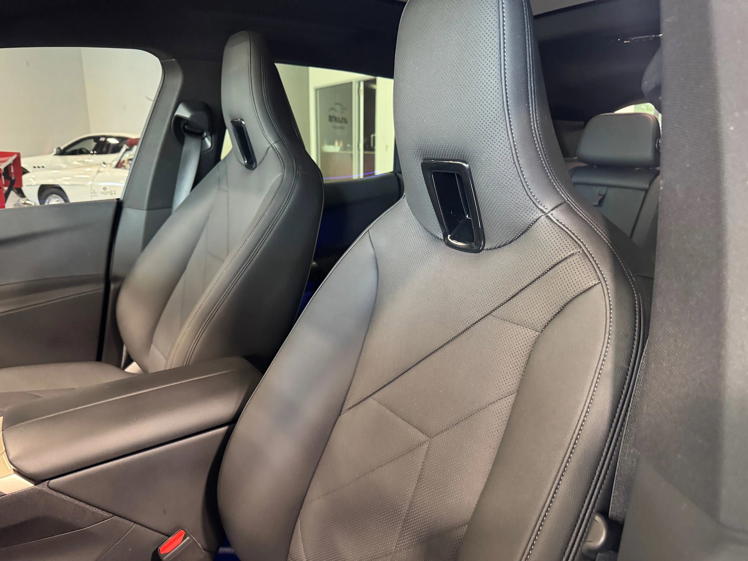 Used 2023 BMW iX xDrive50 w/ Sport Package image 10