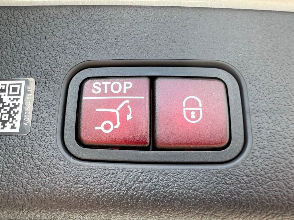 Certified 2025 Mercedes-Benz GLC 300 4MATIC image 32