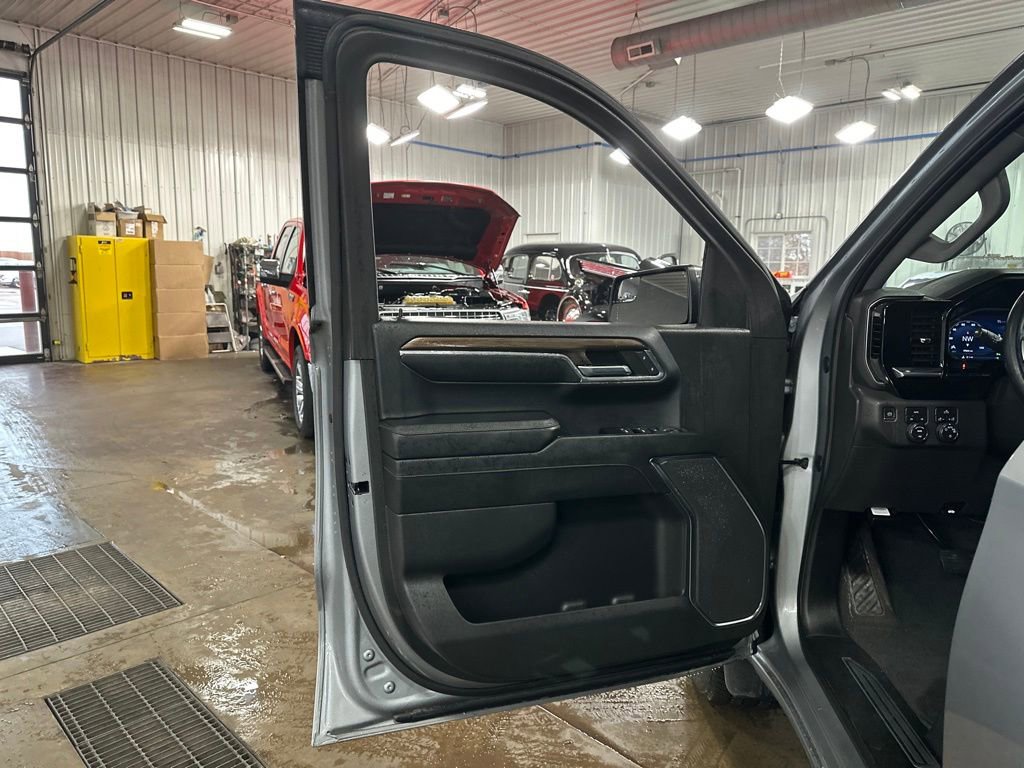 Used 2023 Chevrolet Silverado 1500 LT image 11