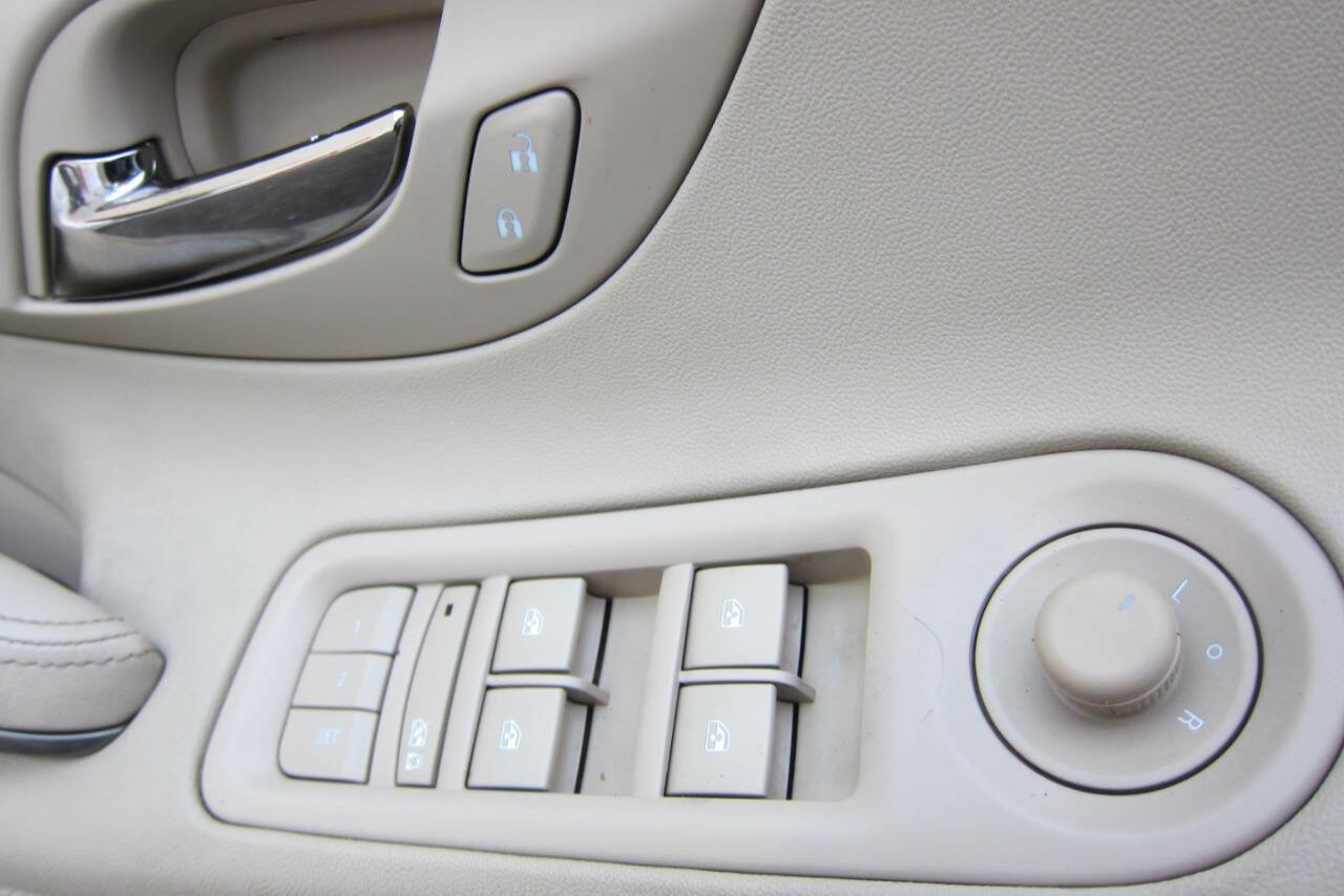 Used 2014 Buick LaCrosse Leather w/ Driver Confidence Package image 16