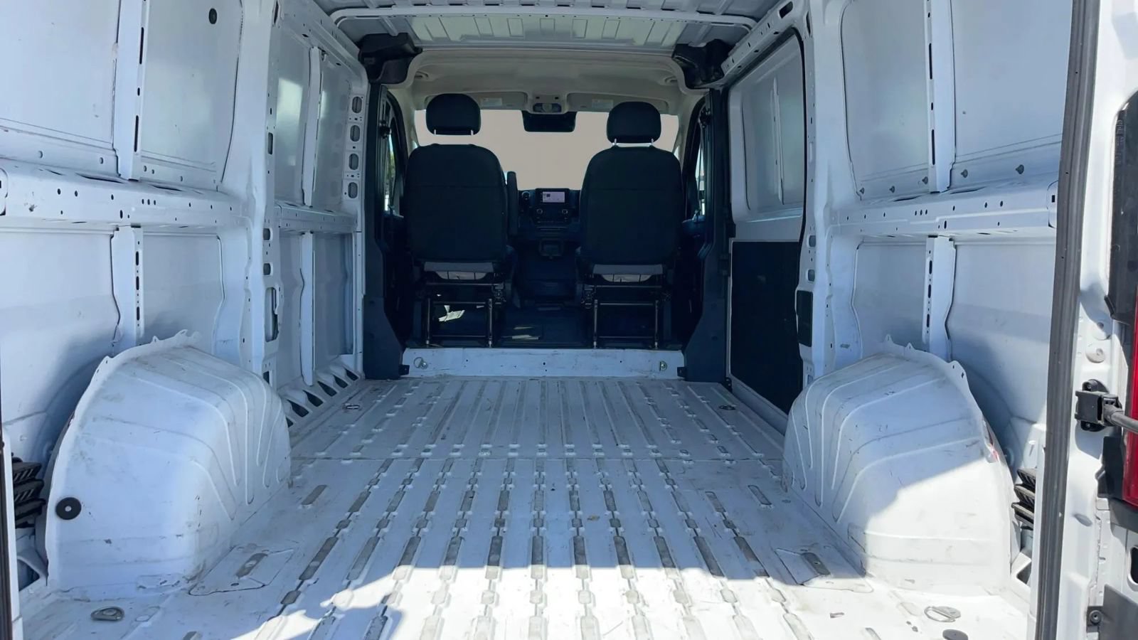 Used 2025 RAM ProMaster 2500 w/ Convenience Group FWD image 31
