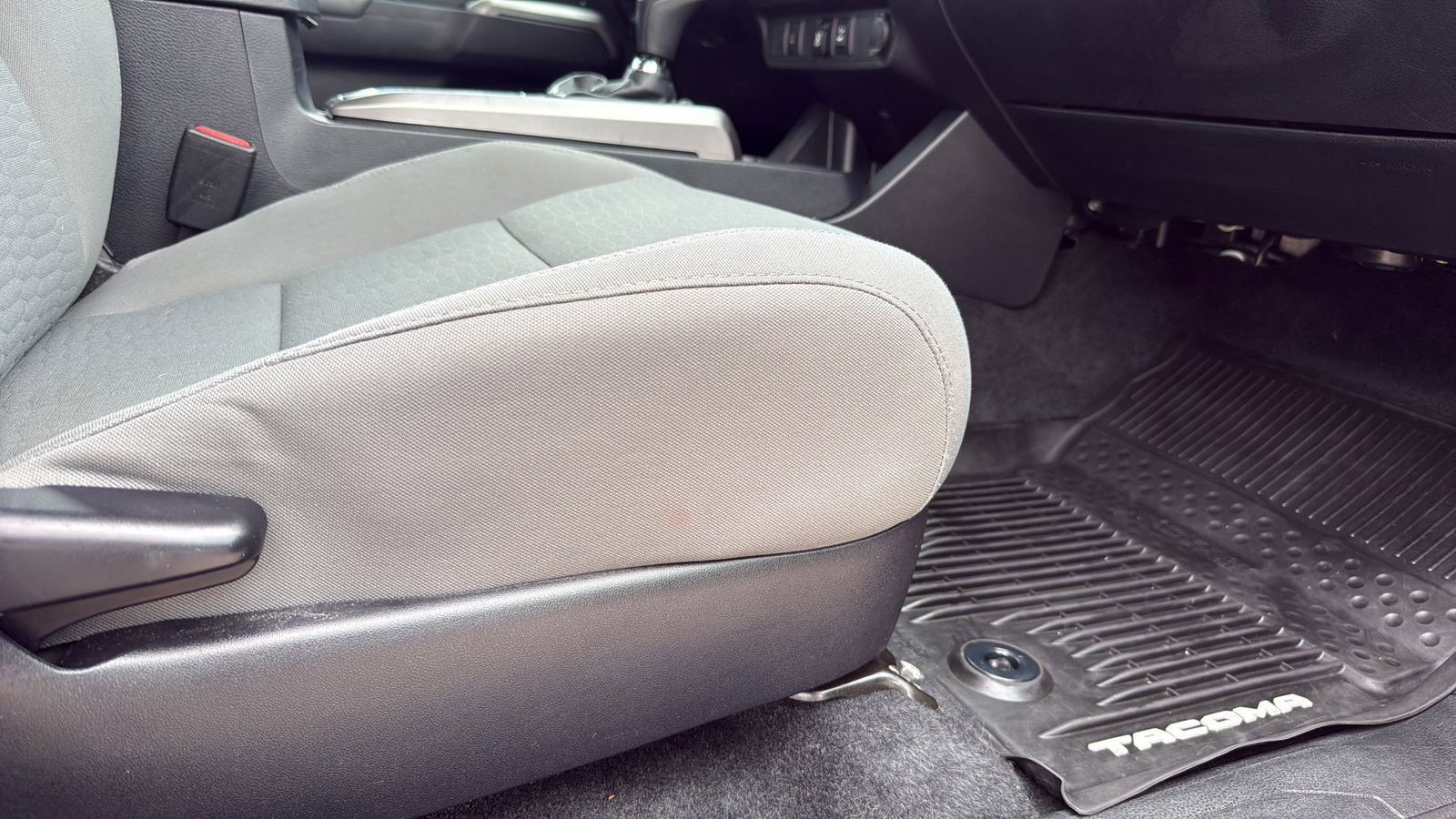 Used 2019 Toyota Tacoma SR5 AWD/4WD image 24