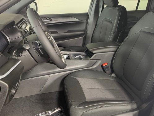 New 2025 Jeep Grand Cherokee Laredo w/ Luxury Tech Group I image 11