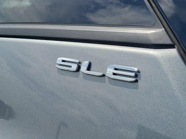 Used 2024 GMC Terrain SLE w/ Driver Convenience Package FWD image 9