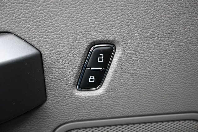 Certified 2018 Ford F150 XLT AWD/4WD image 15
