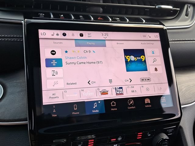 Used 2025 Jeep Grand Cherokee L Limited AWD/4WD image 18