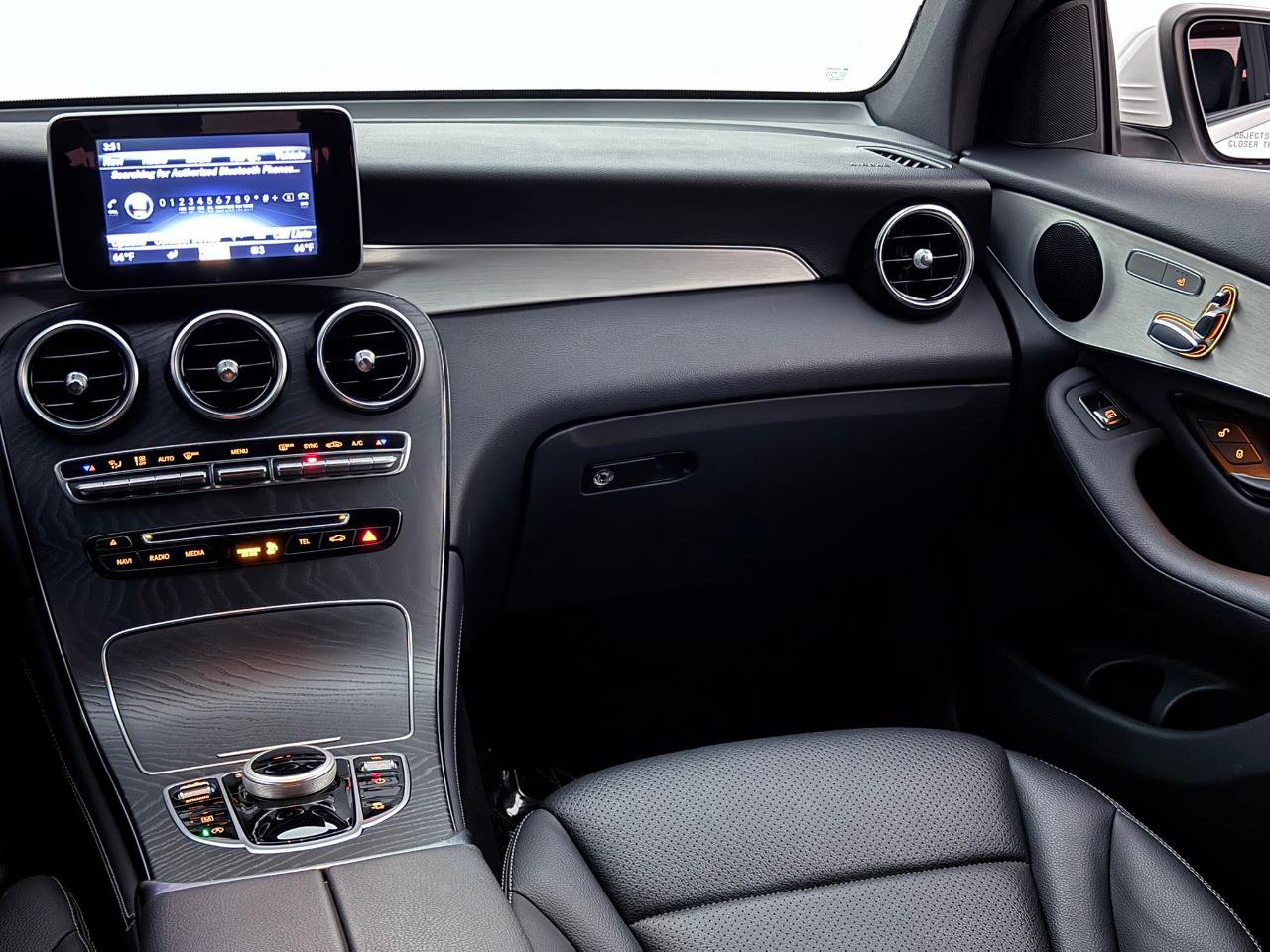 Used 2019 Mercedes-Benz GLC 300 4MATIC w/ Premium Package image 27