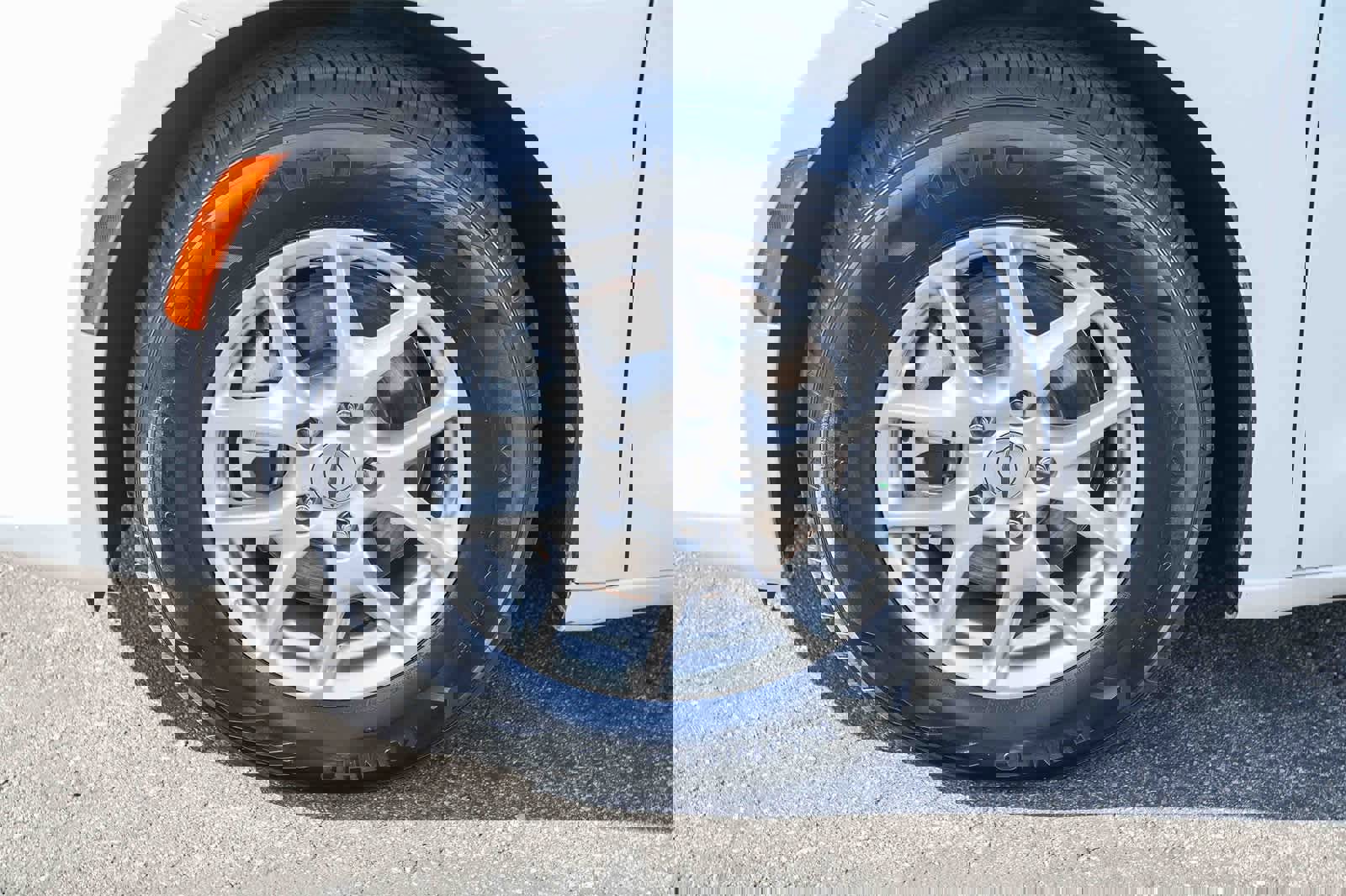 Used 2024 Chrysler Pacifica Touring-L image 9