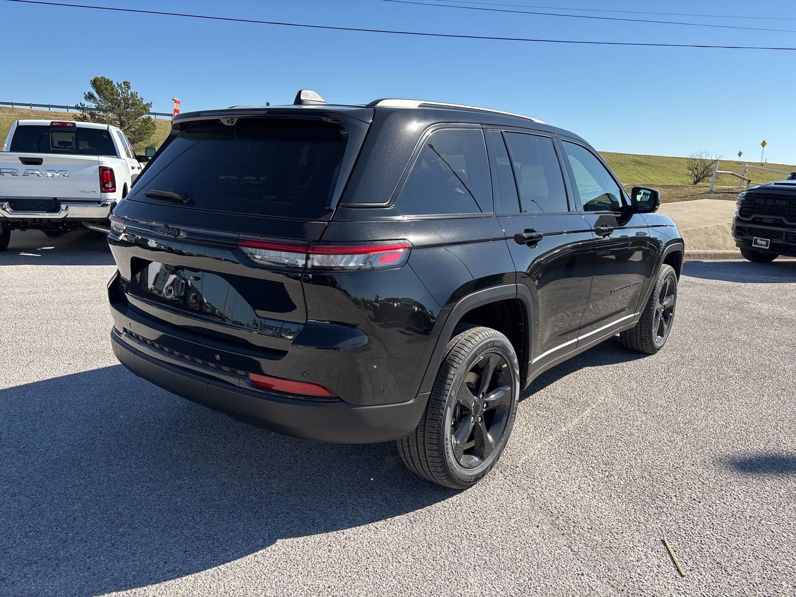 New 2025 Jeep Grand Cherokee Limited w/ Luxury Tech Group II image 6