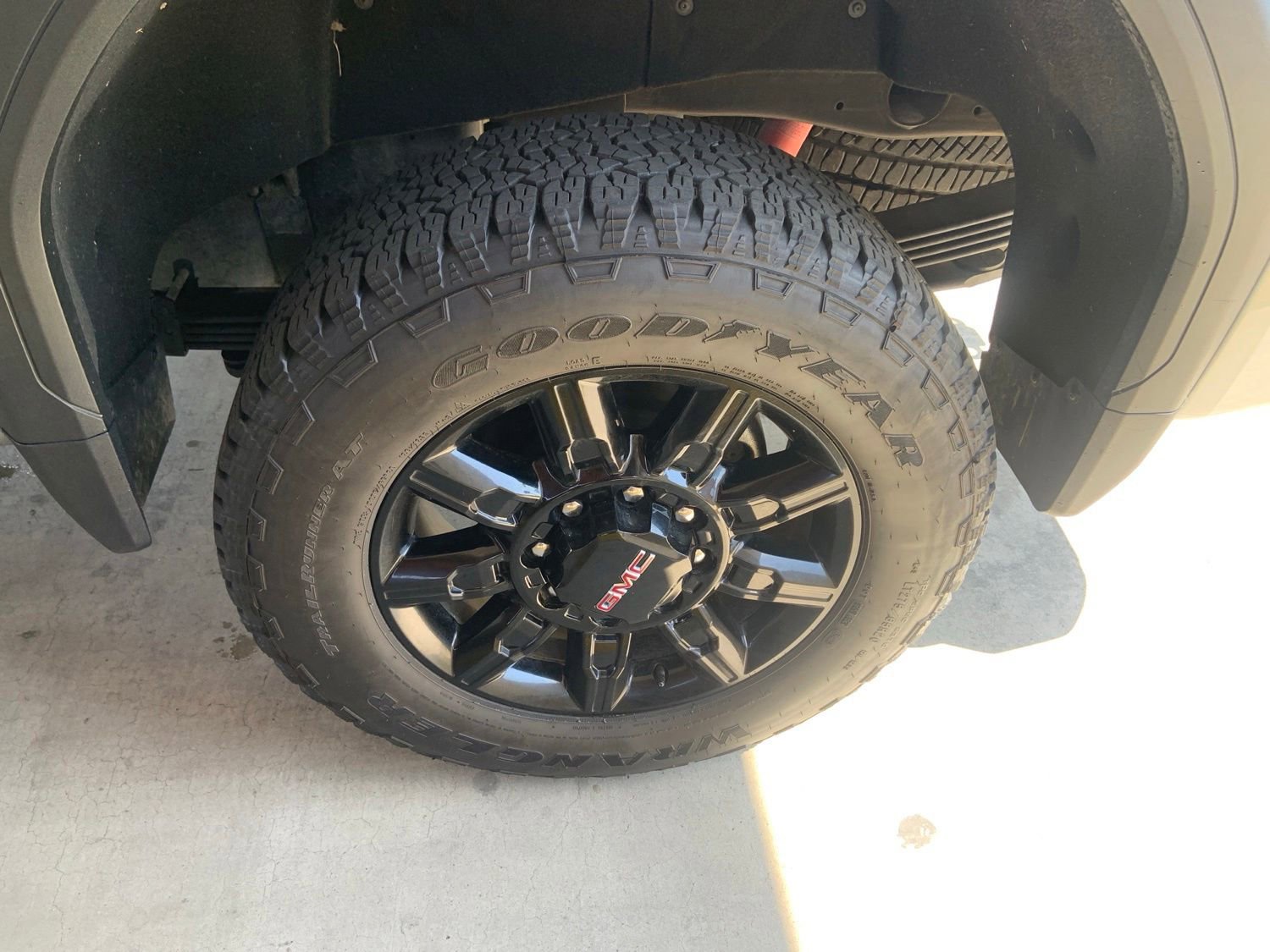Used 2025 GMC Sierra 2500 AT4 AWD/4WD image 14