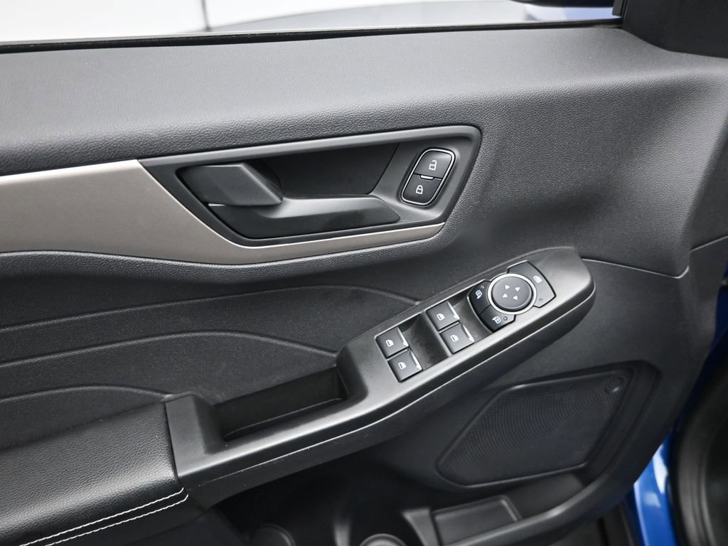 Used 2022 Ford Escape SE w/ Convenience Package FWD image 11