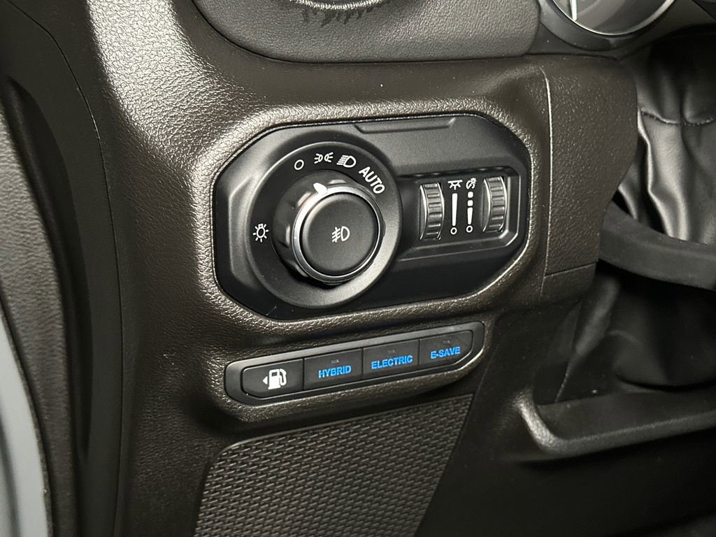 Used 2022 Jeep Wrangler Unlimited Sahara w/ Cold Weather Group image 21