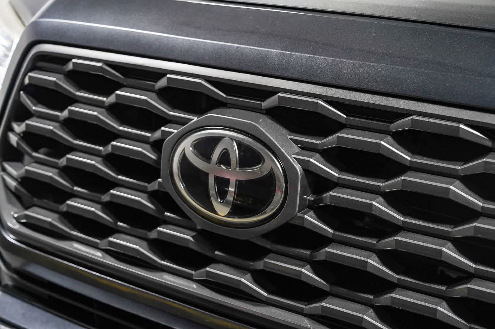 Certified 2020 Toyota Tacoma TRD Off-Road w/ Technology Package AWD/4WD image 9
