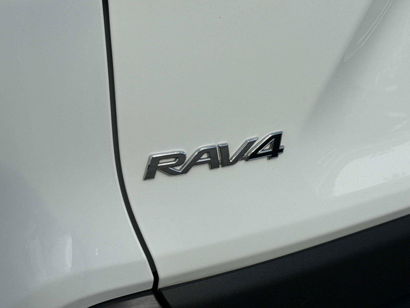 Used 2025 Toyota RAV4 XLE AWD/4WD image 10