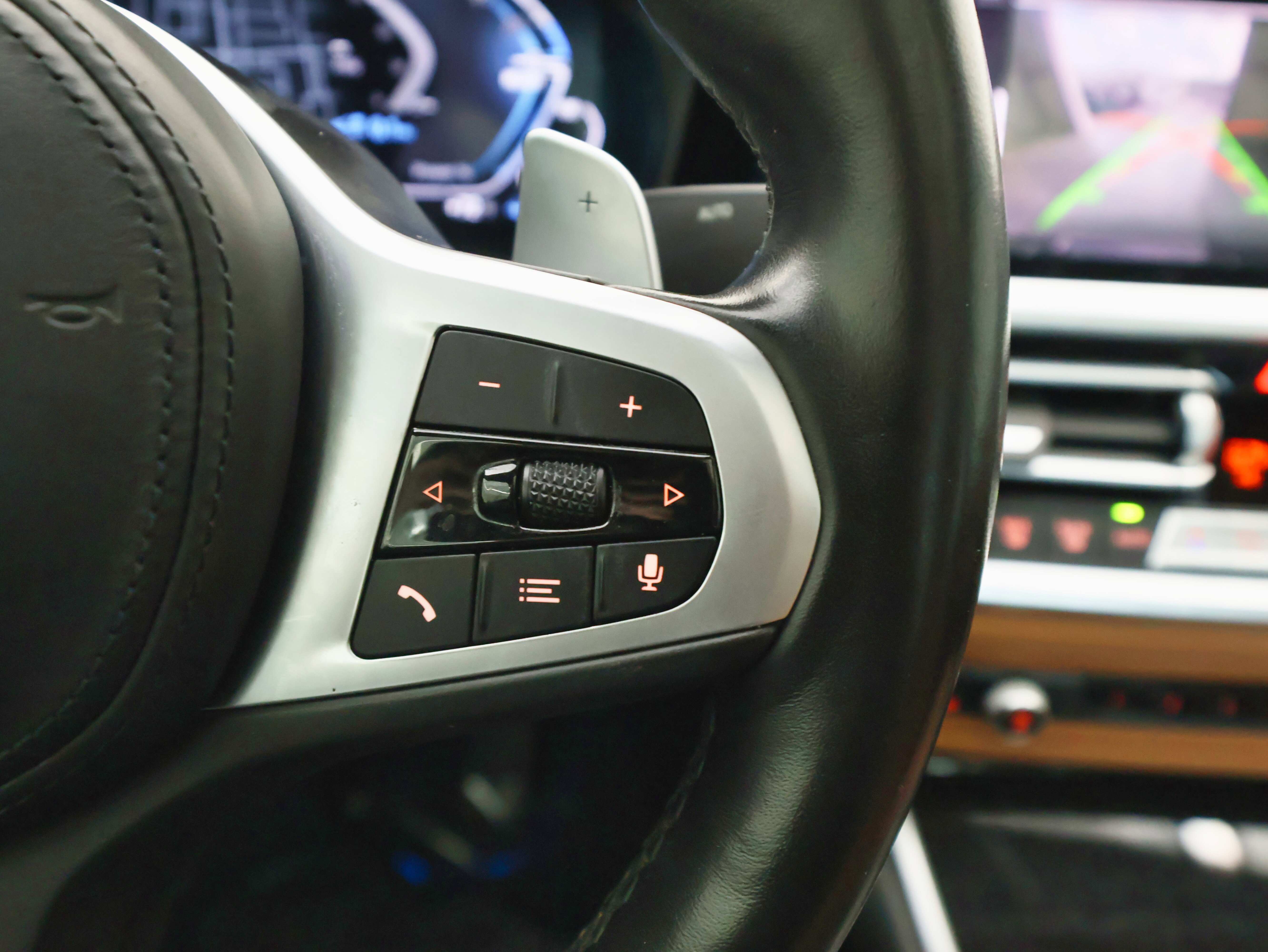 Used 2022 BMW 330e xDrive w/ M Sport Package image 32