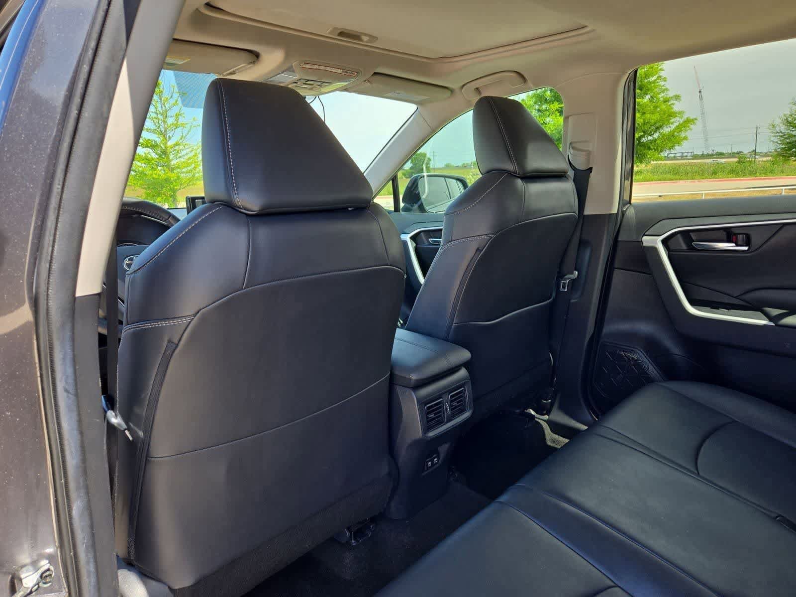 Used 2020 Toyota RAV4 XLE Premium FWD image 17