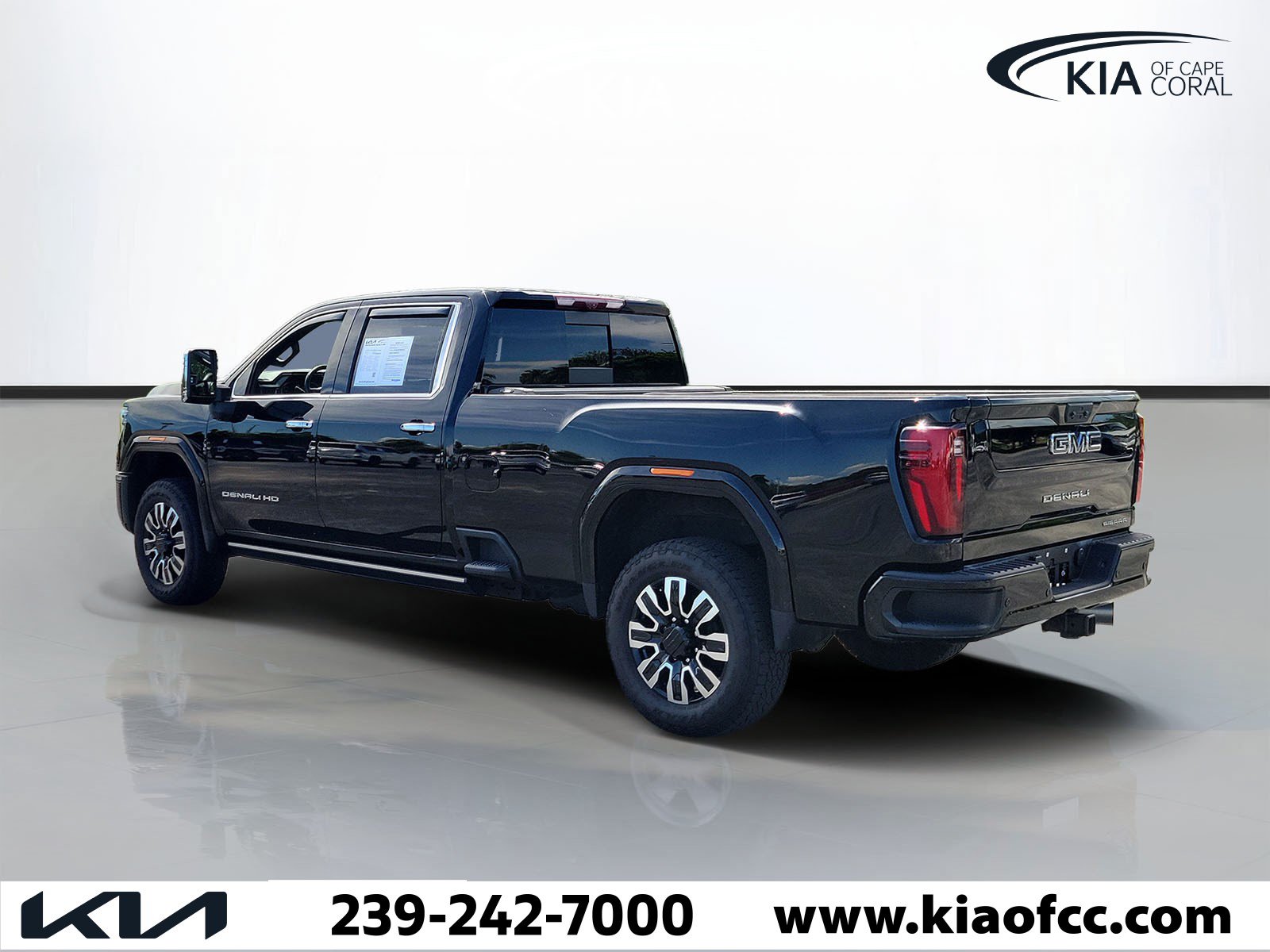Used 2024 GMC Sierra 3500 Denali Ultimate AWD/4WD image 4