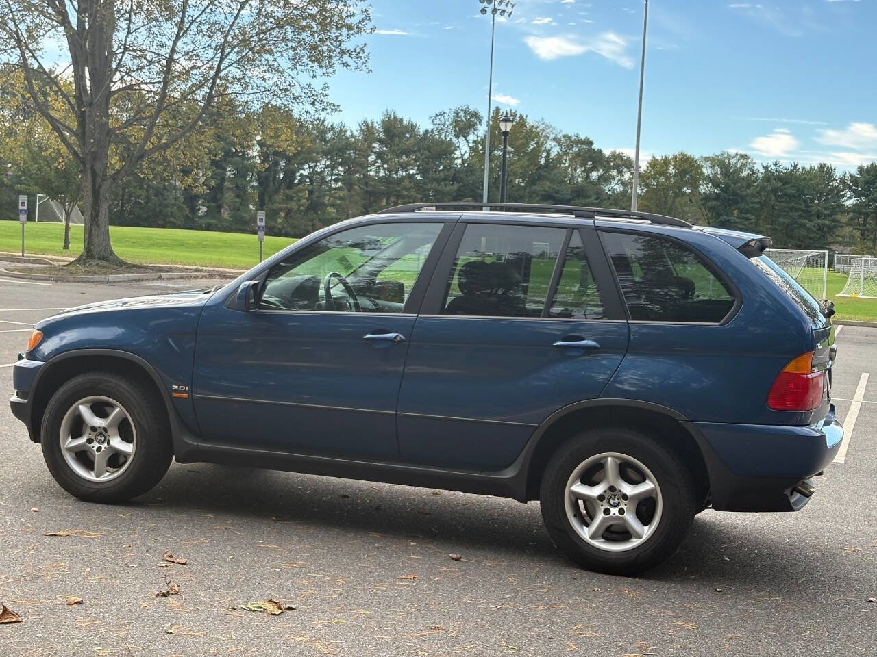 Used 2003 BMW X5 3.0i image 9