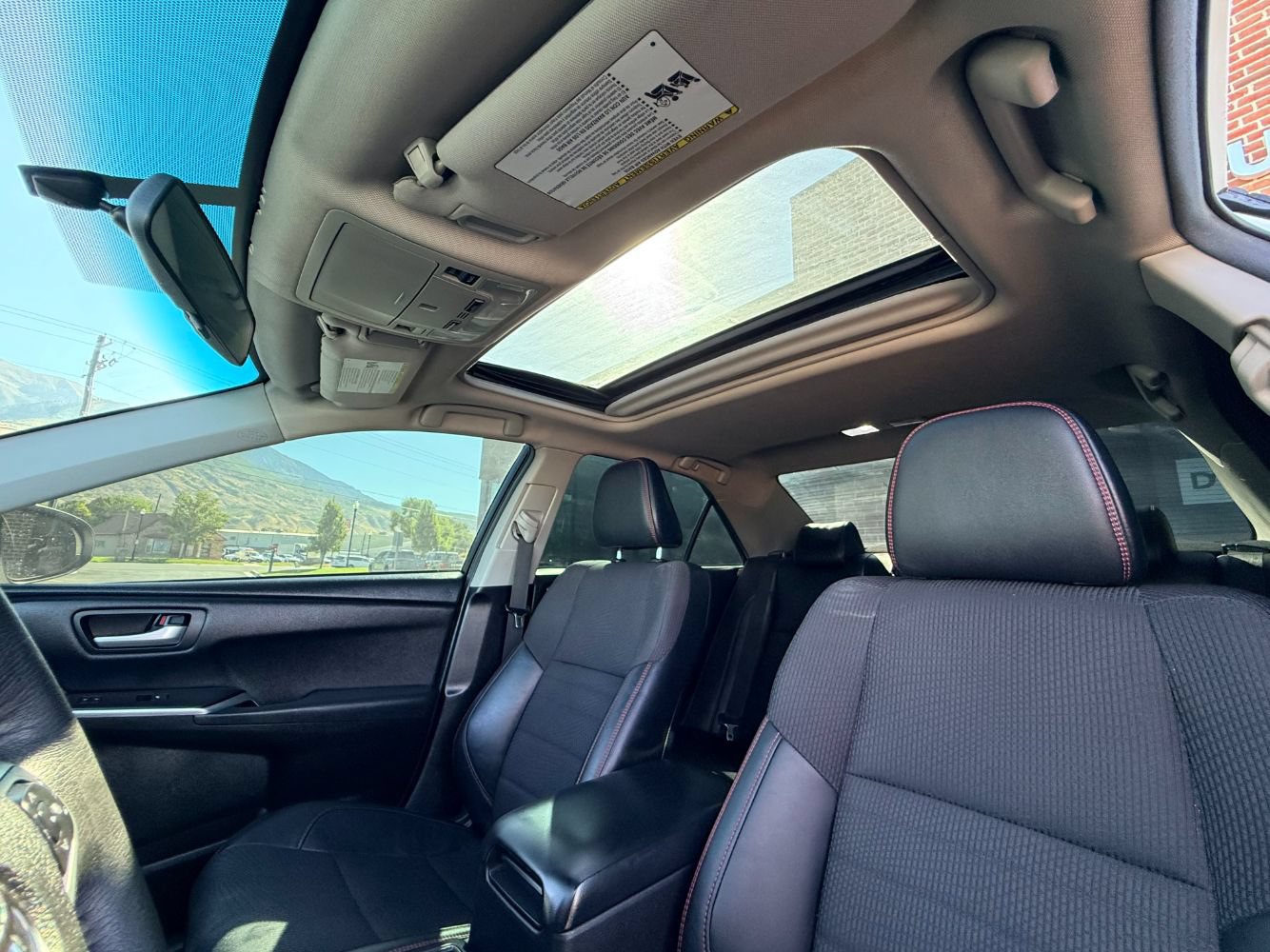 Used 2017 Toyota Camry SE w/ Moonroof Package FWD image 19