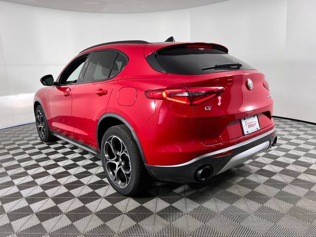 Used 2023 Alfa Romeo Stelvio Ti AWD/4WD image 3