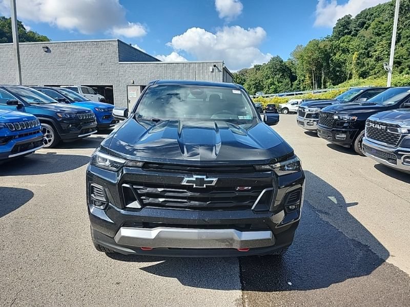 Used 2025 Chevrolet Colorado Z71 AWD/4WD image 2
