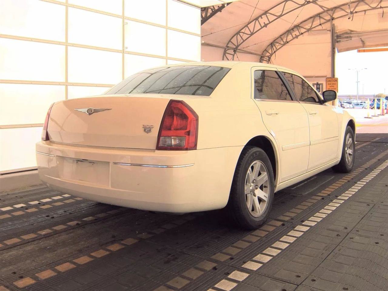 Used 2007 Chrysler 300 RWD image 5