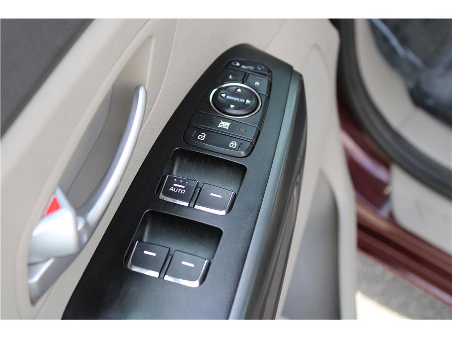 Used 2017 Kia Sedona LX w/ LX Essentials Premium Package FWD image 13