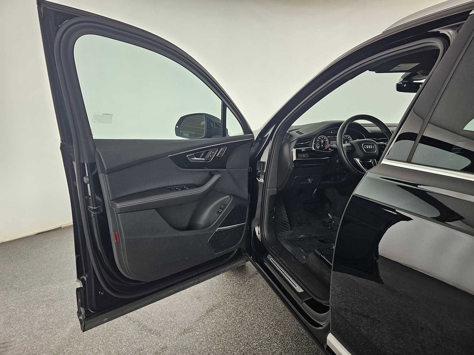 Used 2025 Audi Q7 3.0T Premium Plus image 21