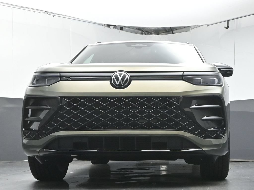 New 2026 Volkswagen Tiguan SE R-Line FWD image 38