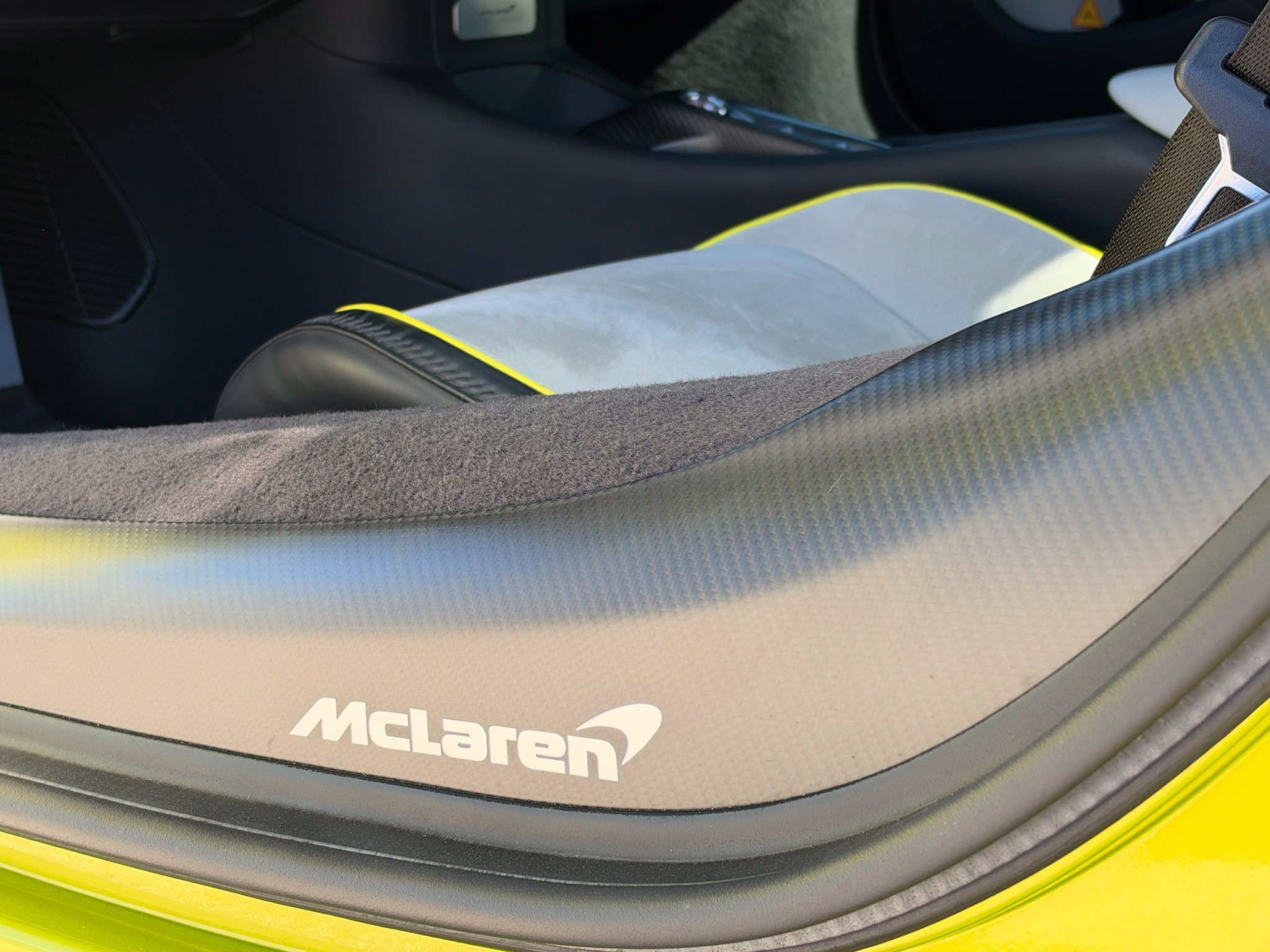 Used 2023 McLaren Artura RWD image 47