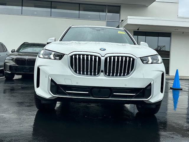 New 2026 BMW X5 xDrive40i w/ Premium Package AWD/4WD image 2