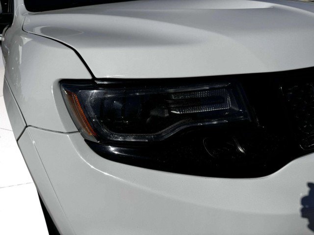 Used 2015 Jeep Grand Cherokee SRT image 9